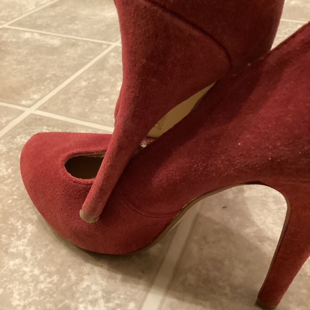 ~ Spiegel Red Suede Stiletto Pumps, SOLD AS-IS ~